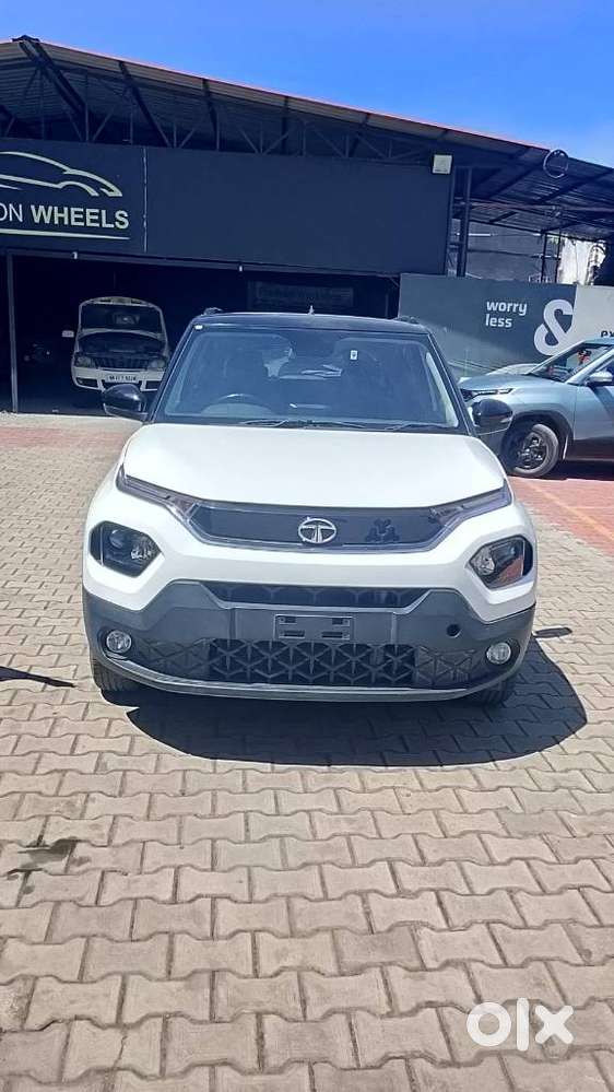 Tata Punch 1.2 Revotron Creative Amt Dual Tone, 2023, Petrol