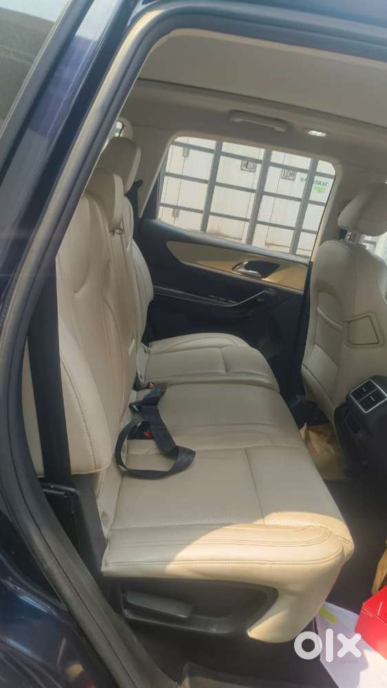 Mahindra Xuv700 2.0 Ax 7 Petrol Mt Str, 2023, Petrol