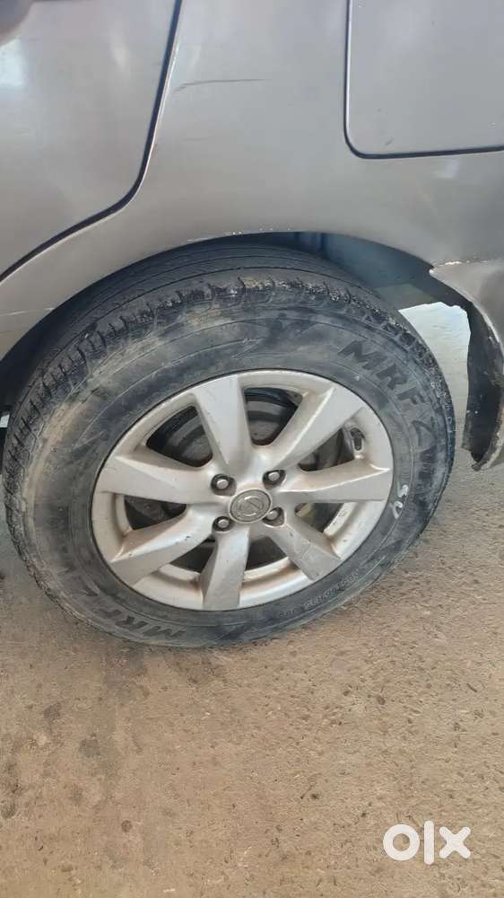 Nissan Sunny 2012