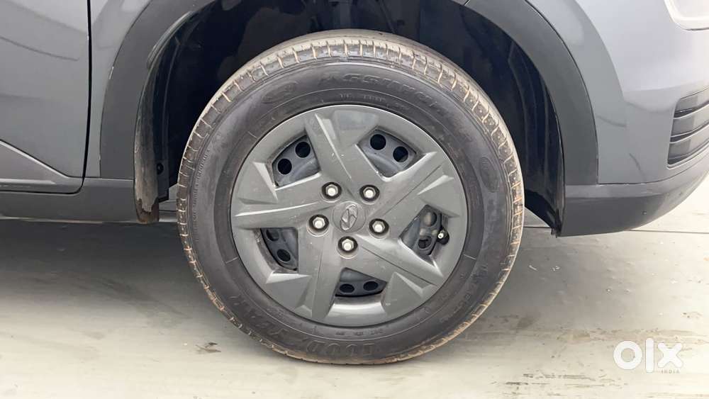 Hyundai Venue 1.2 S (o), 2024, Petrol