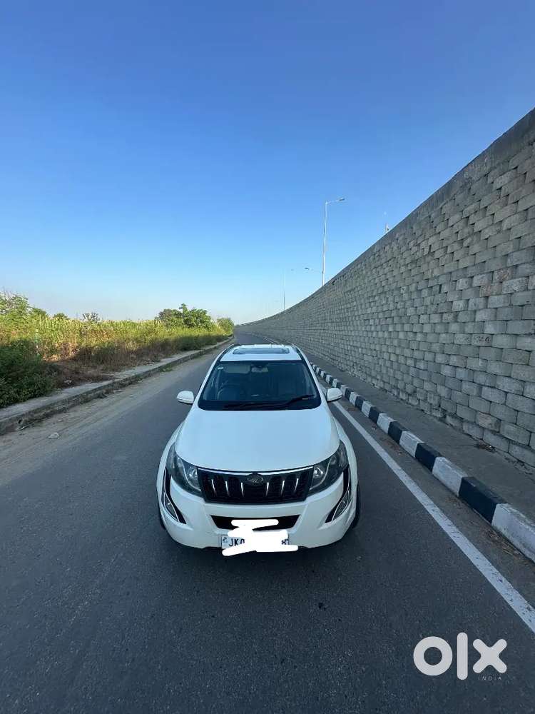 Mahindra Xuv500 W10 With Sunroof Diesel 2018