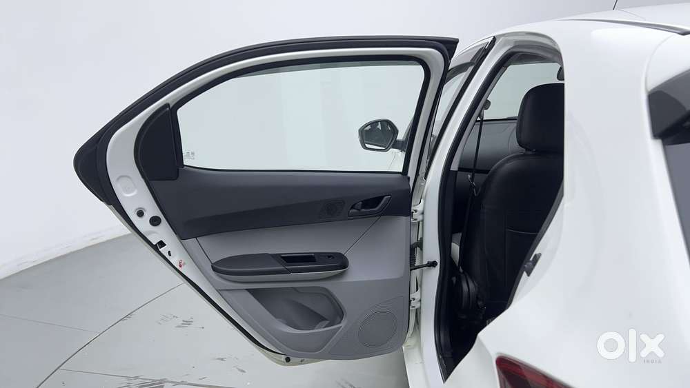 Tata Tiago 1.2 Revotron Xt Option, 2023, Petrol