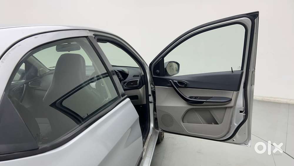 Tata Tiago 1.2 Revotron Xm, 2016, Petrol