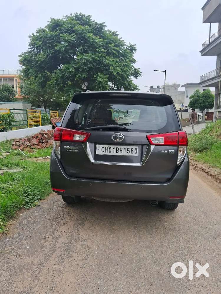 Innova Crysta 2.8 Professor Car Very Good Family