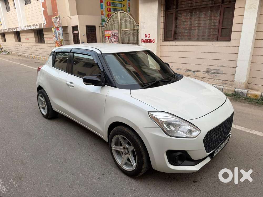 Maruti Suzuki Swift Vxi + Manual, 2024, Petrol