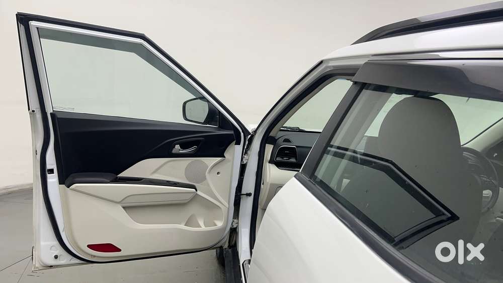 Mahindra Xuv 3xo Ax5 Pm Mt, 2024, Petrol