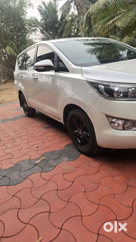 Toyota Innova Crysta 2016 Diesel Well Maintained