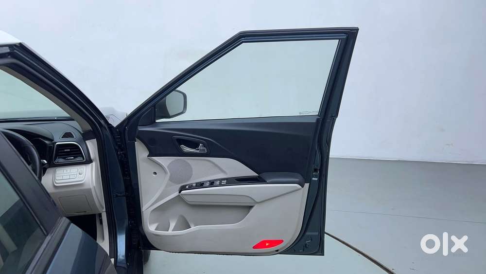 Mahindra Xuv300 W8 Option Dual Tone Diesel, 2021, Diesel