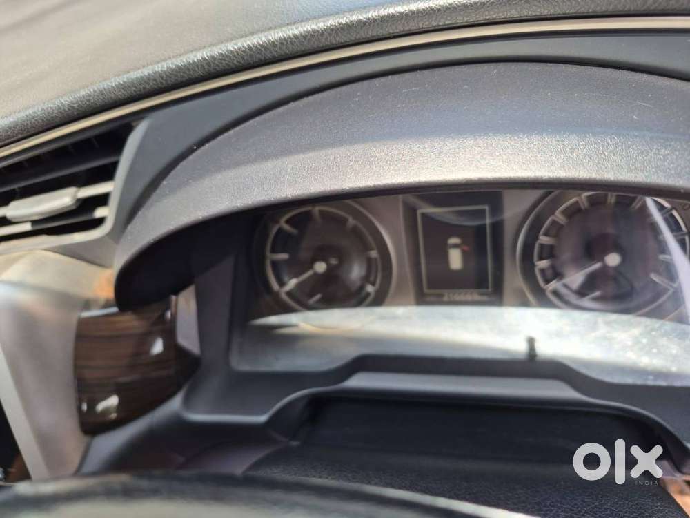 Innova Crysta 2.8z