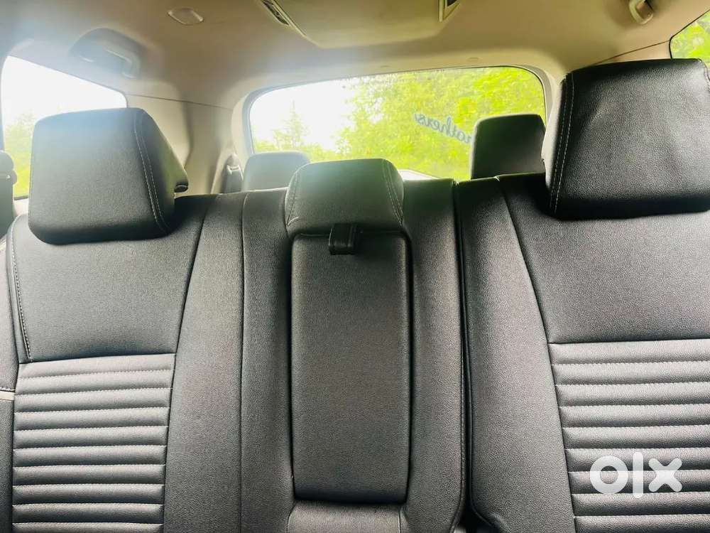 Mahindra Marazzo M6 2018