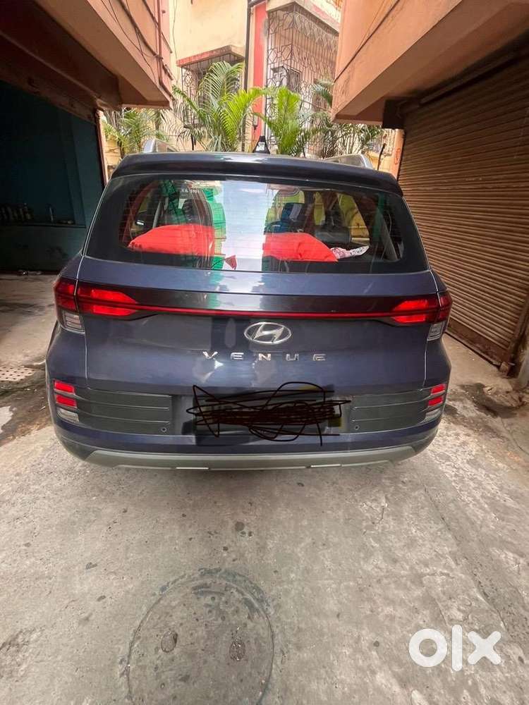 Hyundai Venue 2024 Petrol Well Maintained