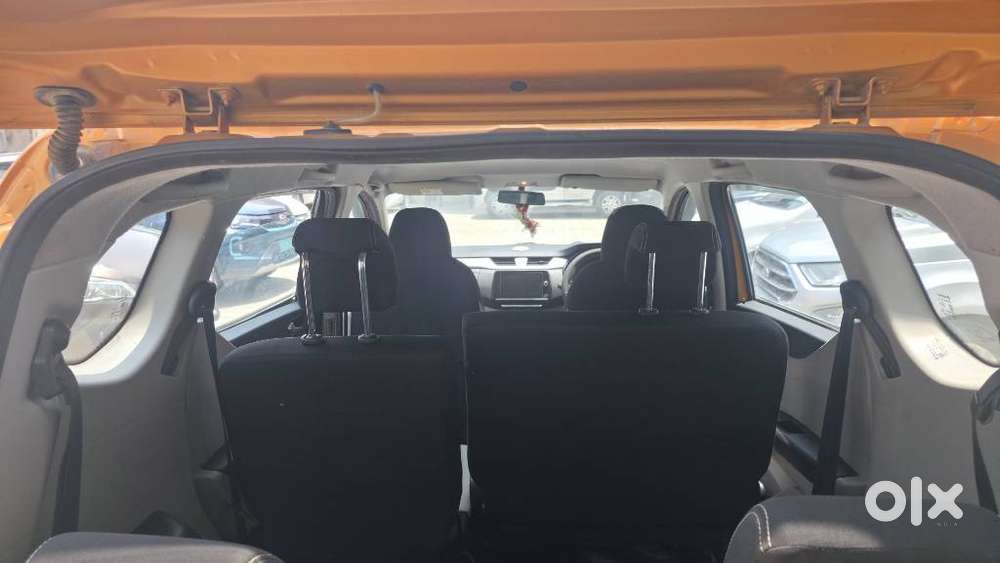 Renault Triber Rxz, 2022, Petrol