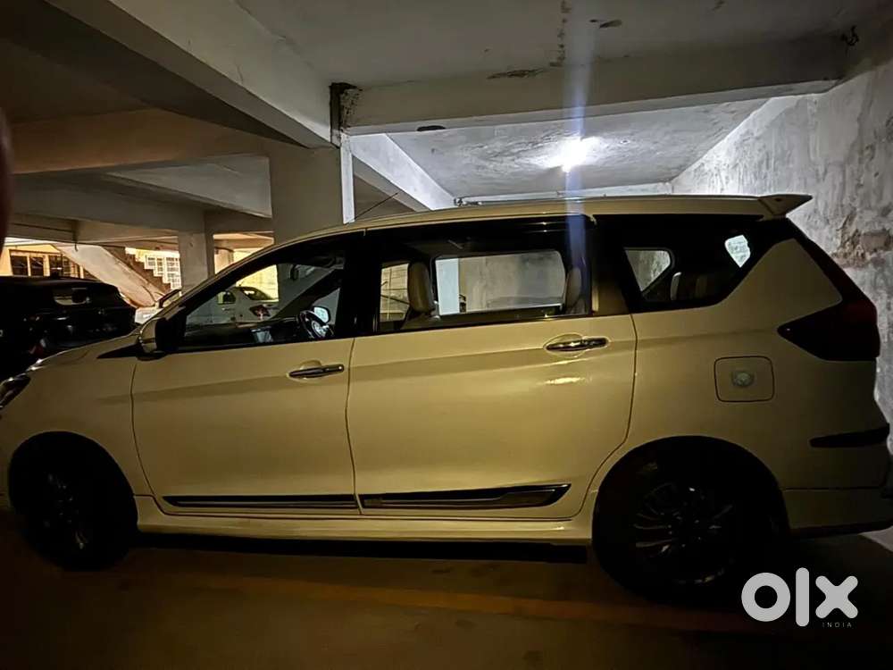 Maruti Ertiga Zxi+ 1.5l Smart Hybrid Petrol  Luxury 7 Seater Mpv