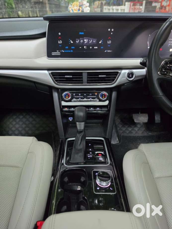 Mahindra Xuv700 2.0 Ax 7 Petrol At Luxury Pack Str, 2024, Petrol
