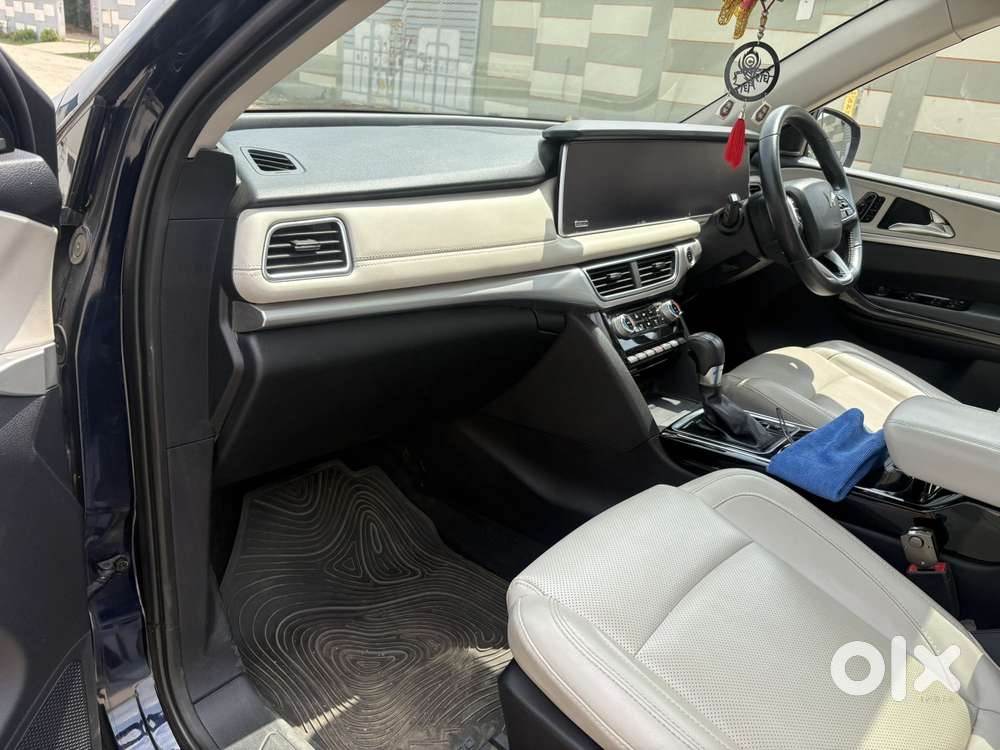 Mahindra Xuv700 2.2 Ax 7 Diesel At Str Awd, 2022, Diesel