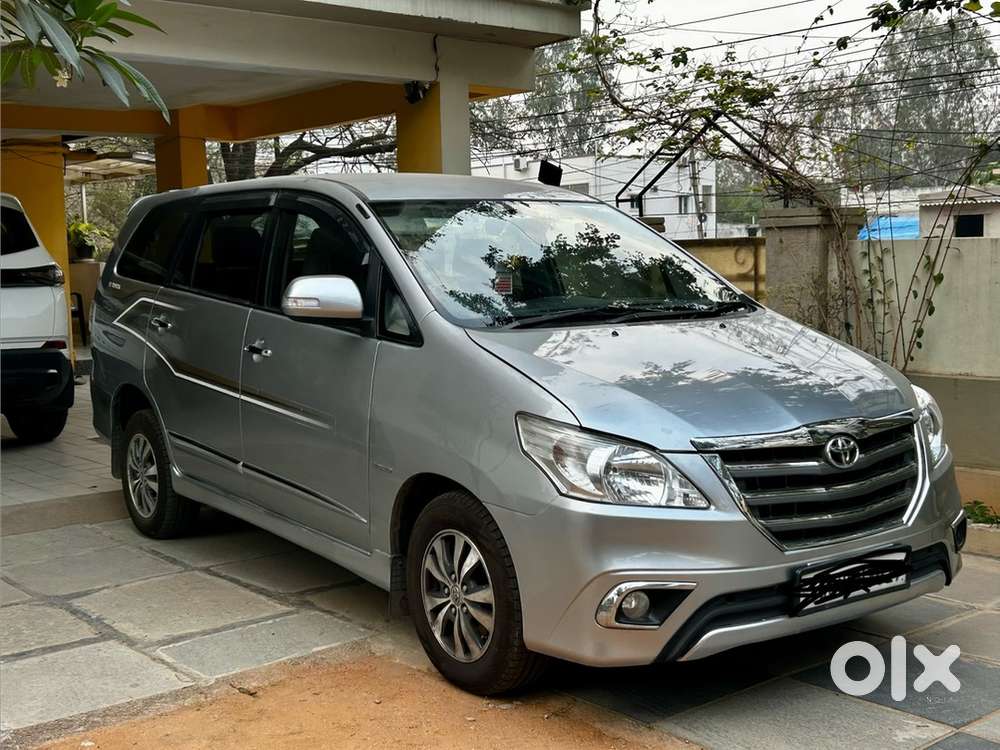 Innova 2.5z Top End - Original Toyota Leather Seats - Well Maintained
