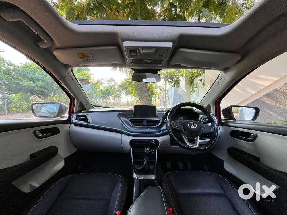 Tata Altroz, 2023, Petrol