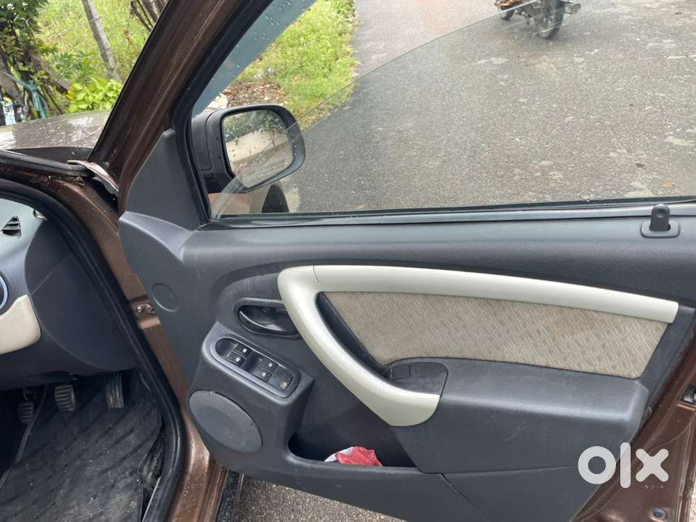 Renault Duster RXE MT 2012