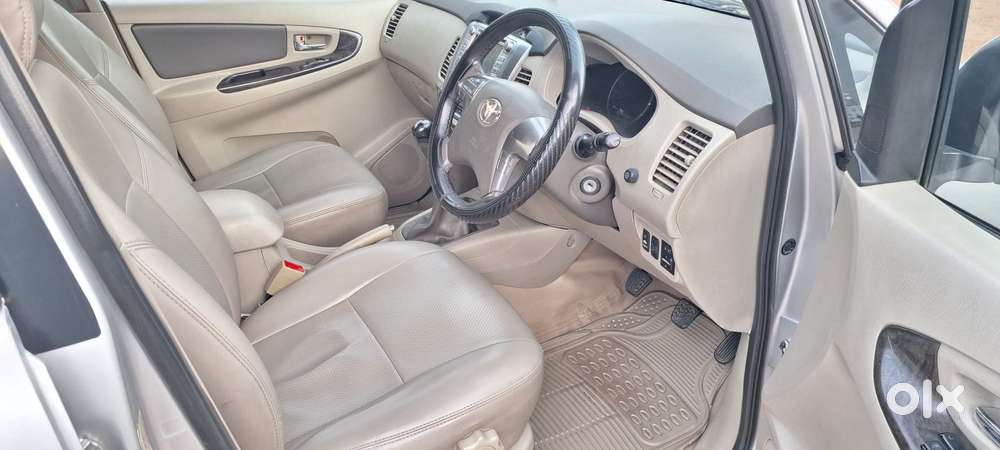 Toyota Innova 2.5 Zx 7 Str Bs-iv, 2014, Diesel