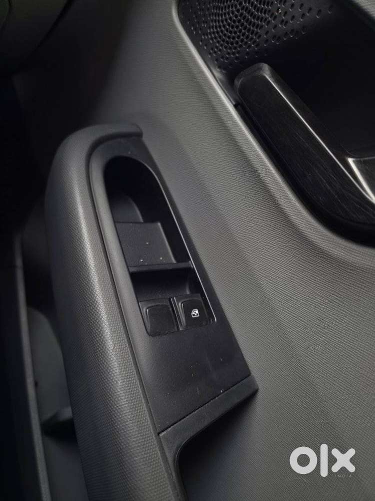 Tata Altroz 1.2 Xe, 2020, Petrol