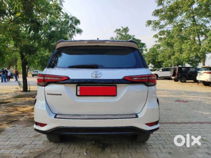 Toyota Fortuner Legender 4x2 At 2.8, 2024