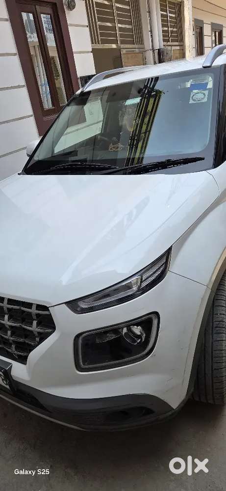 Hyundai Venue 2022 Petrol 26000 Km Driven