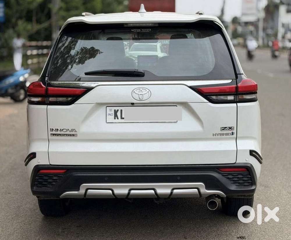 Toyota Innova Hycross 2.0 Zx (o) Hybrid 7 Str, 2025, Petrol