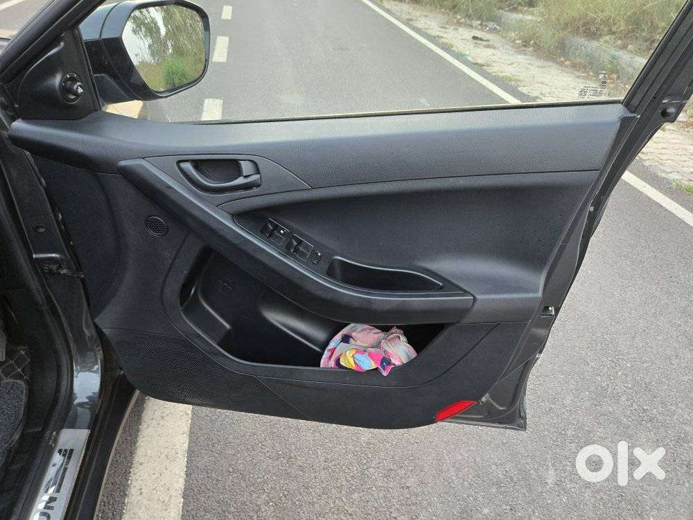 Tata Nexon 1.5 Revotorq Xma Amt (s), 2025, Petrol