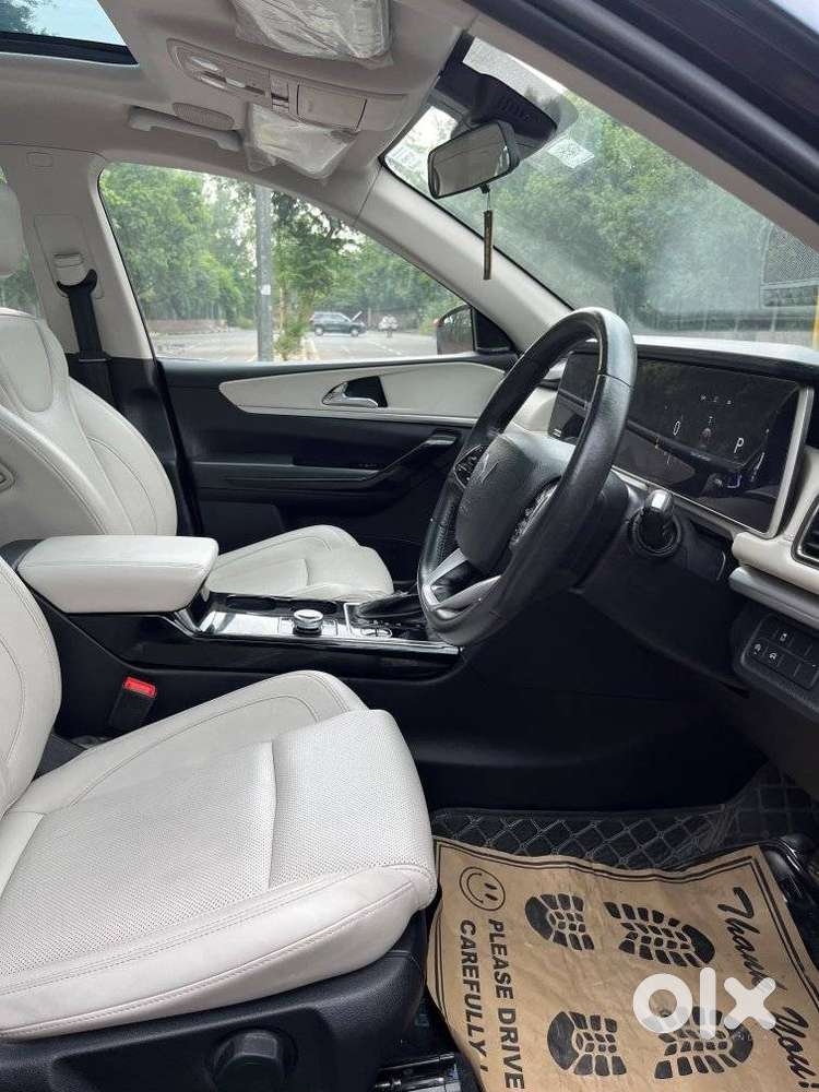 Mahindra Xuv700 2.0 Ax 7 Petrol At Luxury Pack Str, 2024, Petrol