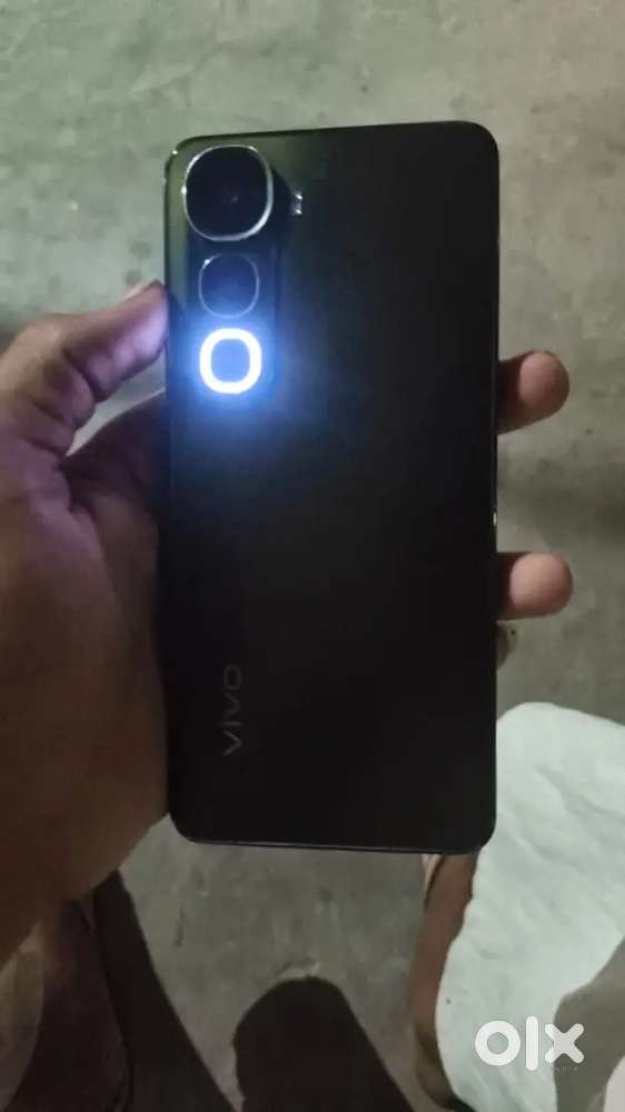 Vivo y400 5g rs 18000