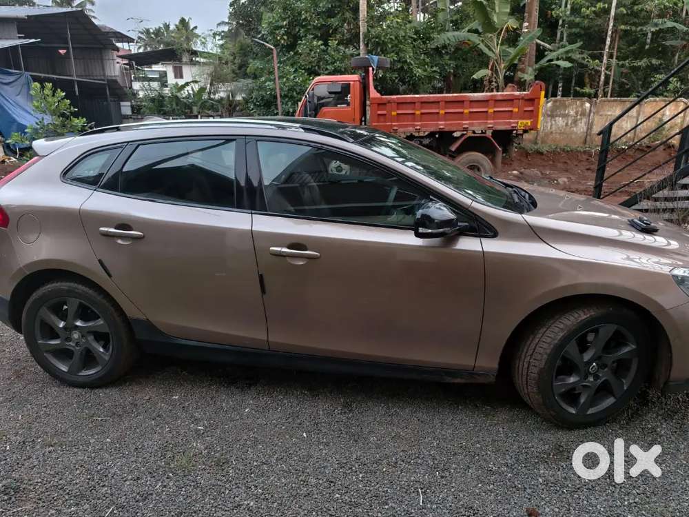 Volvo V40 2015 Diesel 78000 Km Driven