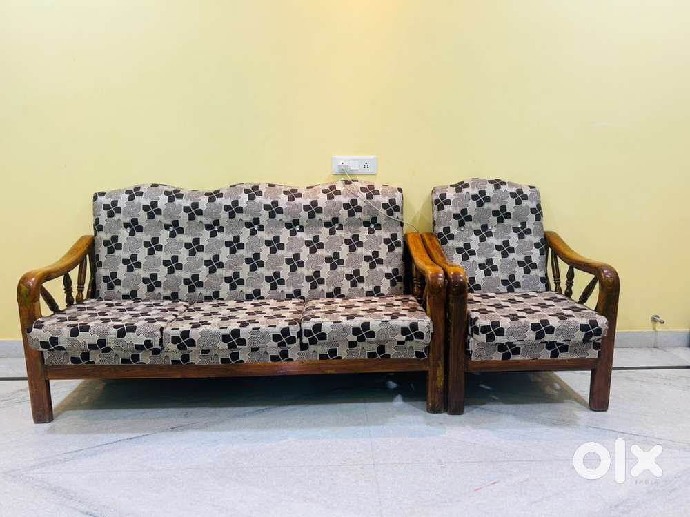 Moving out sale