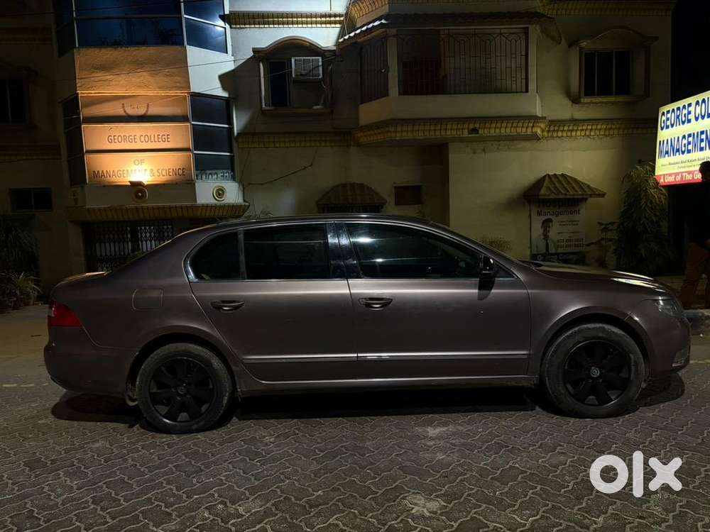 Skoda Superb 2012 Petrol 72000 Km Driven