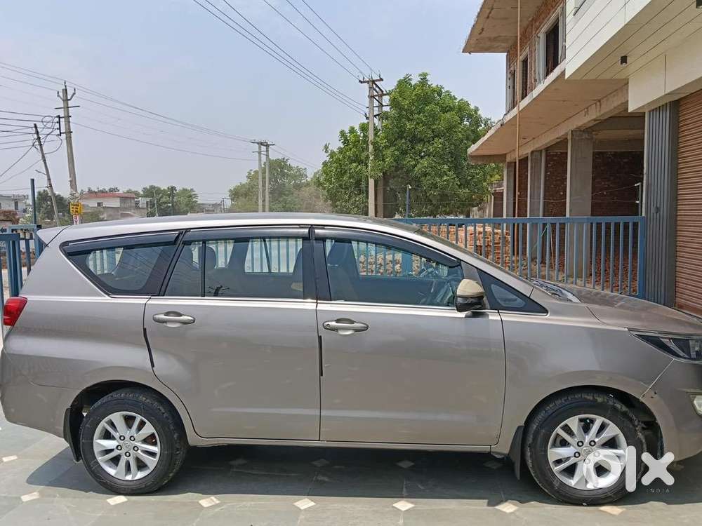 Toyota Innova Crysta 2.4g