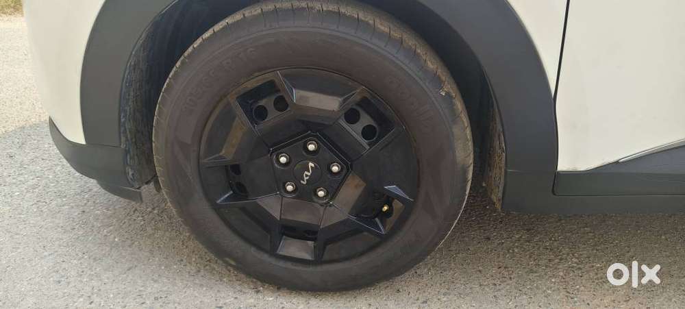 Kia Carens, 2024, Petrol