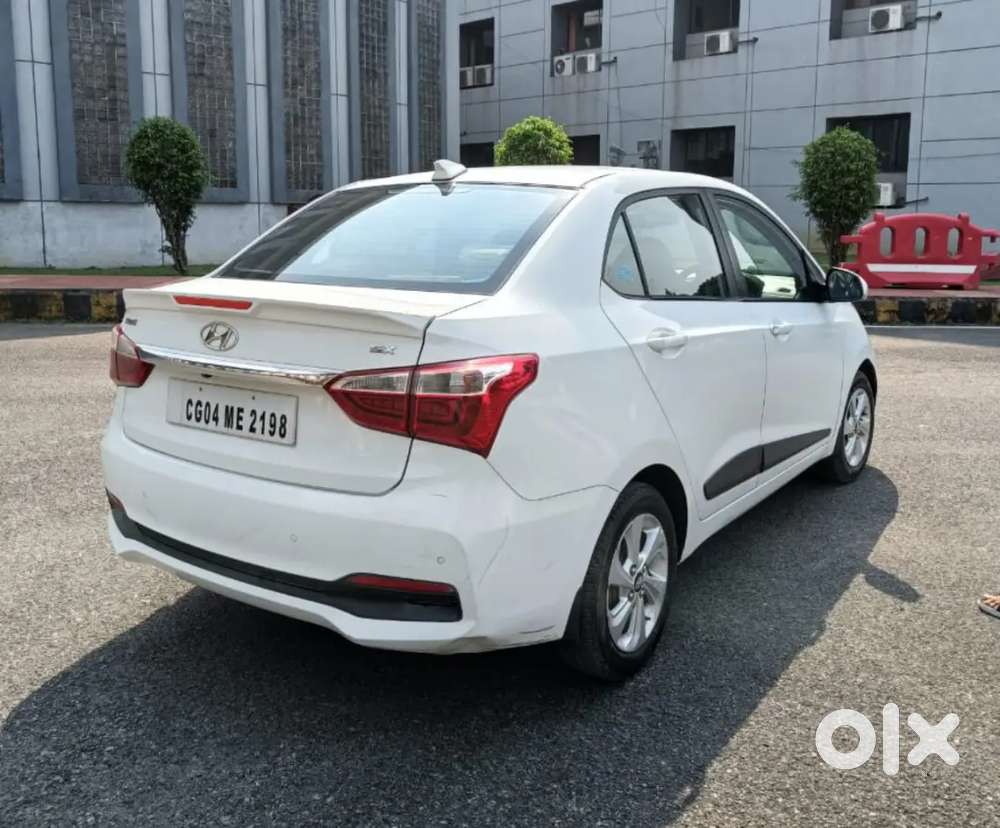 Car Bahut Hi Ache Condition Main Hai Bahut Hi Kam Chala Hai