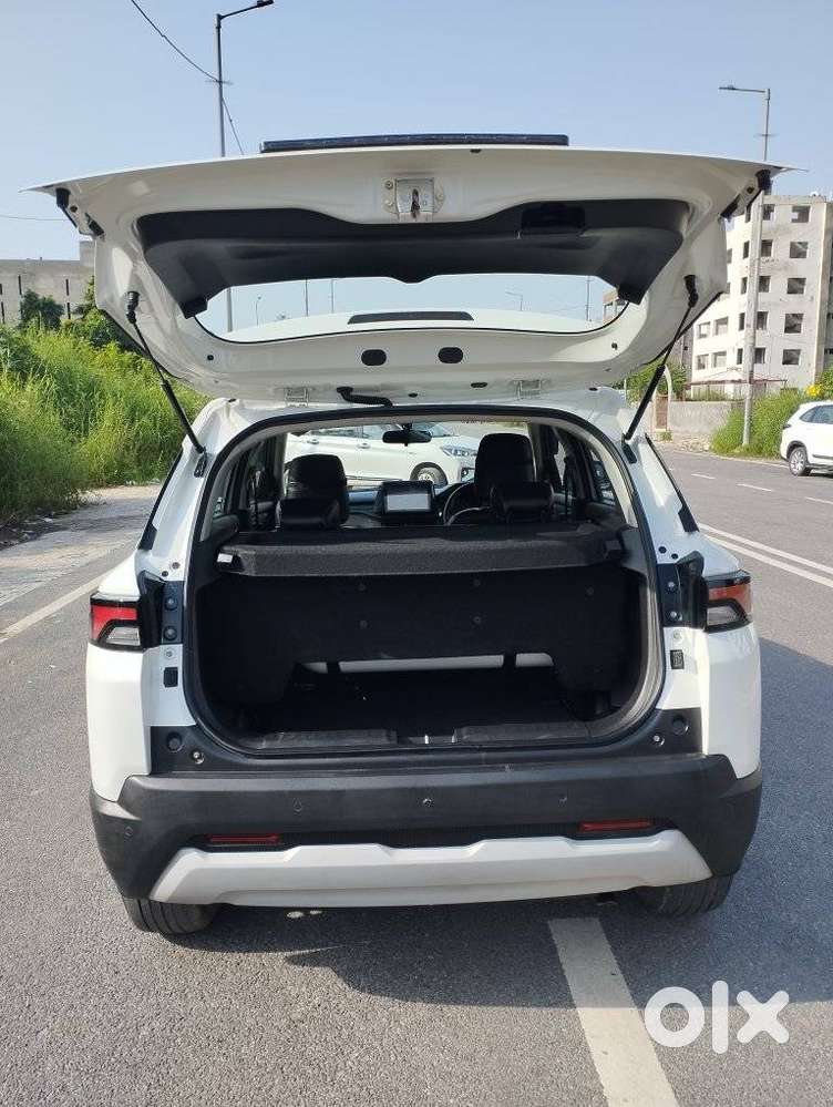 Maruti Suzuki Brezza 1.5 Lxi Cng, 2025, Petrol