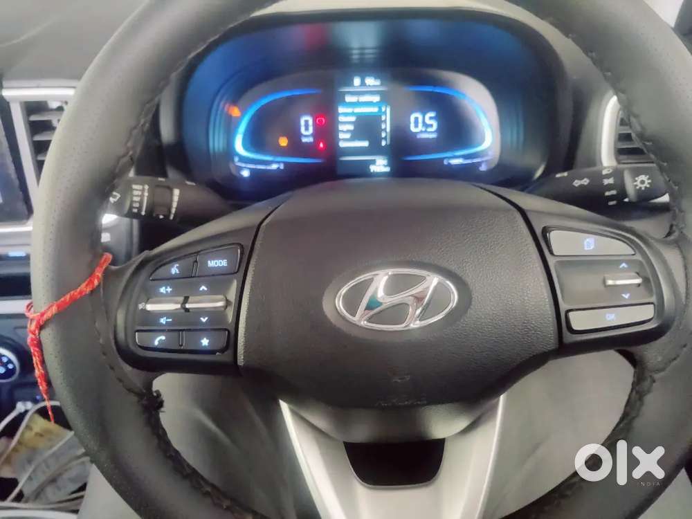 Hyundai Venue 2022 Petrol 8000 Km Driven