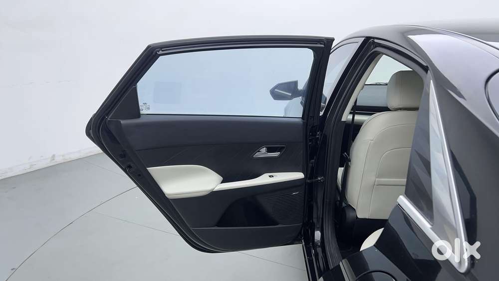Hyundai Verna 1.5 Sx (o) Petrol Mt, 2023, Petrol