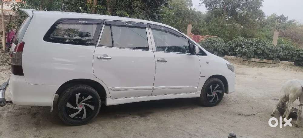 Toyota Innova 2014