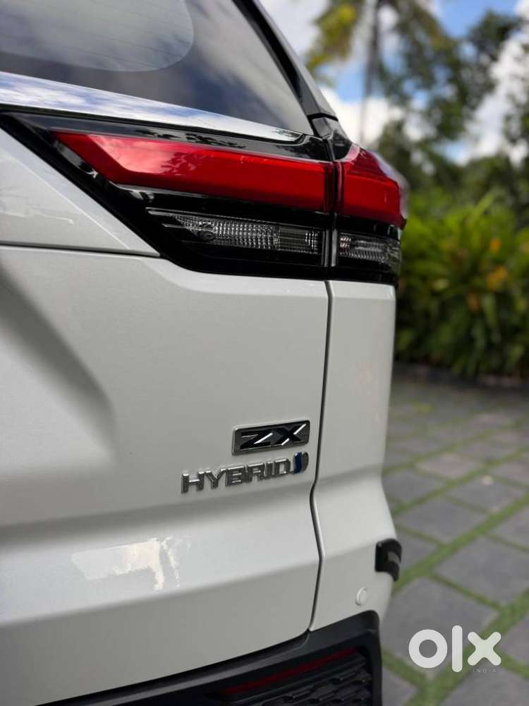 Toyota Innova Hycross 2.0 Zx (o) Hybrid 7 Str, 2025, Petrol