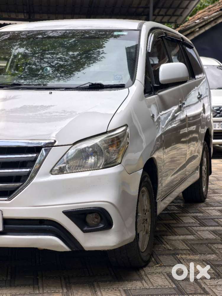 Toyota Innova 2.5 G (diesel) 8 Seater, 2013, Petrol