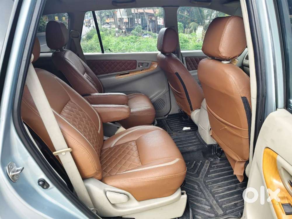 Toyota Innova 2.5 V 7 Str, 2010