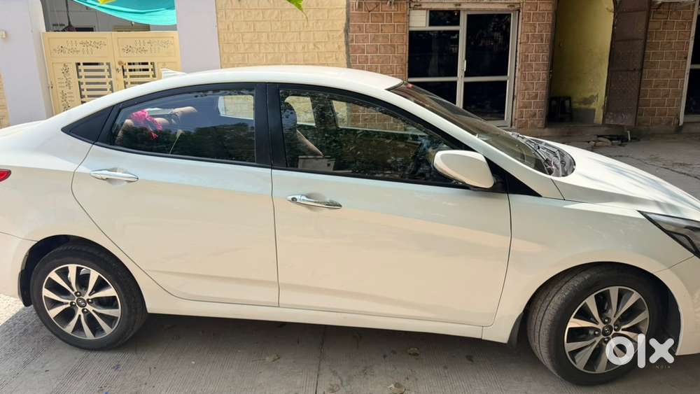 Hyundai Fluidic Verna 2015