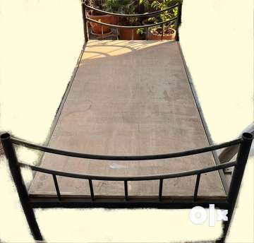 Single metal deals bed olx