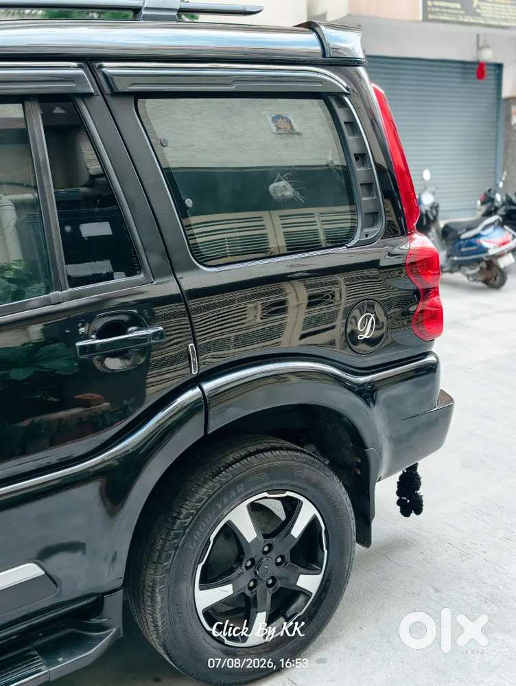 Mahindra Scorpio Classic 2023 Diesel 140000 Km Driven