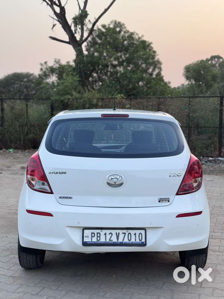 Hyundai I20 Asta 1.4 Crdi With Avn 6 Speed, 2014, Diesel