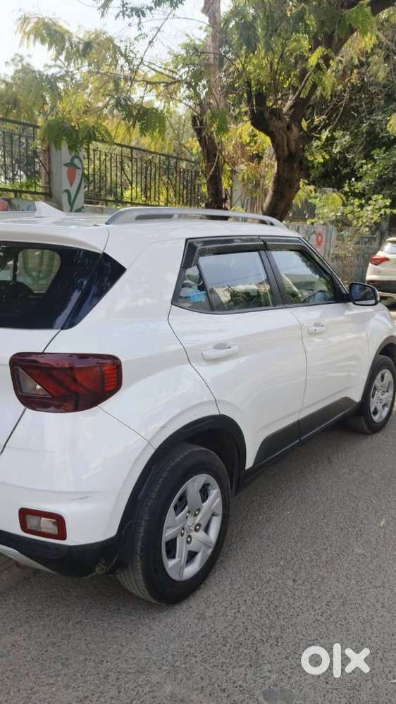 Hyundai Venue 1.2 S Plus, 2022, Petrol
