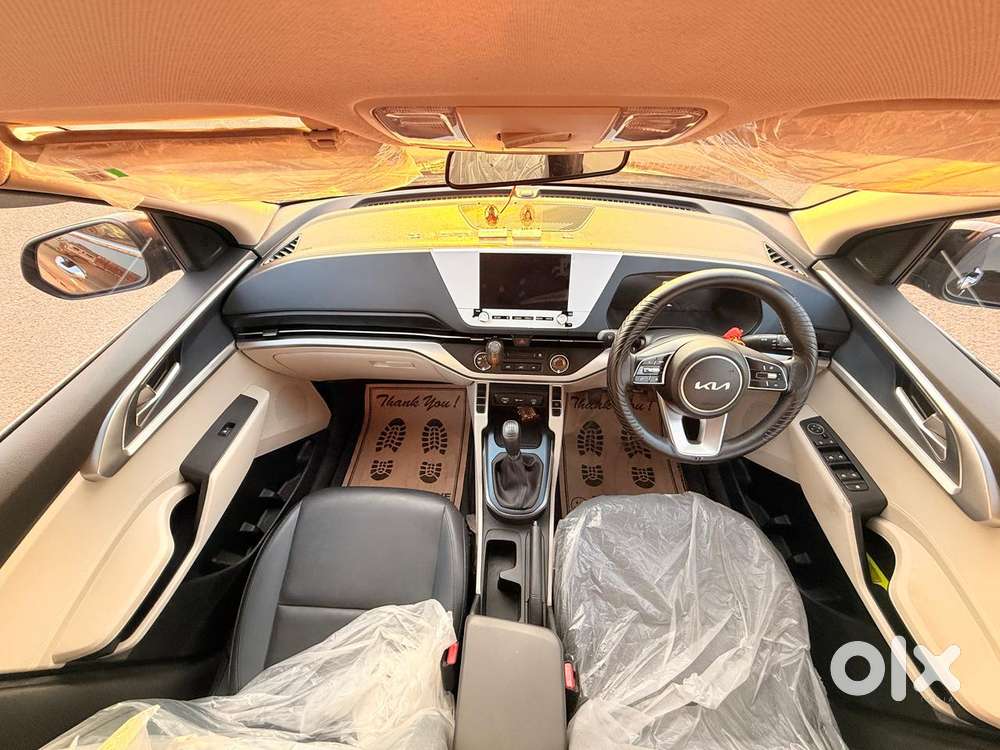 Kia Carens G 1.5 6mt Premium (o) 7-seater, 2025