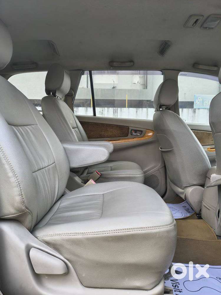 Toyota Innova 2.5 V 7 Str, 2011, Diesel